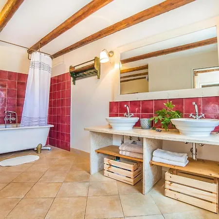 Conventional In With Private Pool 度假居 *