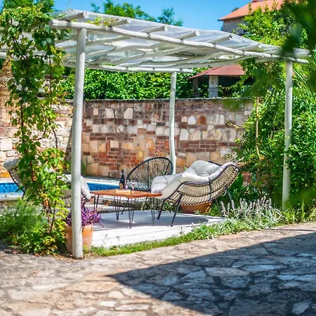 度假居 Conventional In With Private Pool
