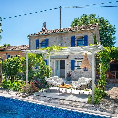 Conventional In With Private Pool *